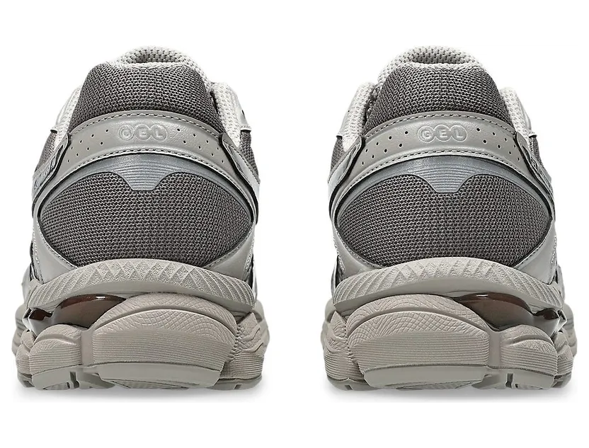 Asics Gel-Cumulus 16 “Cocoa Powder”: chocolade en chroom (5)