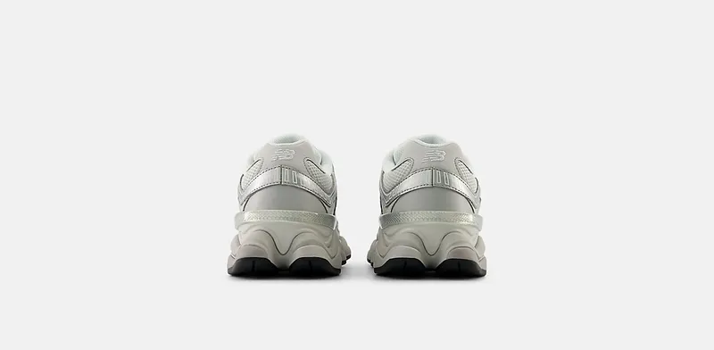 NB 9060 “Raincloud Truffle Salt”: grijs met een menukaartnaam (6)