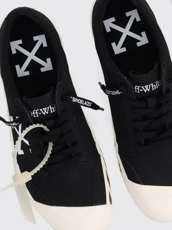 Off-White Vulcanized Low-Top Canvas Sneakers with Contrast Arrow Logo Black (M2APC9F0011001) (3)