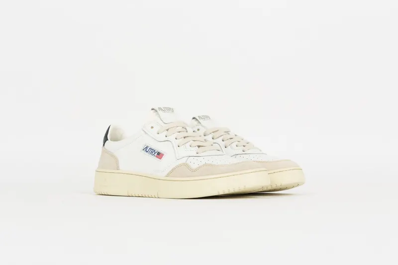 Autry Medalist Low LS28 “White/Navy” (AUL-LS28-WHT-NVY)