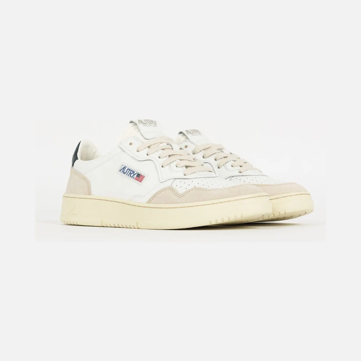 Autry Medalist Low LS28 “White/Navy” (AUL-LS28-WHT-NVY) (2)