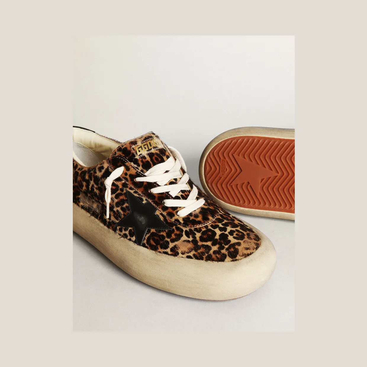 Golden Goose Space-Star In Leopard Print Pony Skin With Black Star And Heel (GMF00378.F003305.81472) (4)
