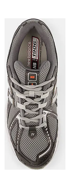 New Balance 1906 “Black Metallic”: stealth-mode aan (3)