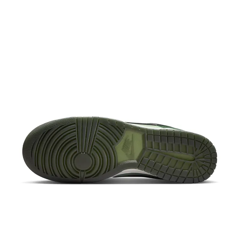 Nike Dunk Low Retro SE “Jade Horizon / Fir” (IB6399-301)
