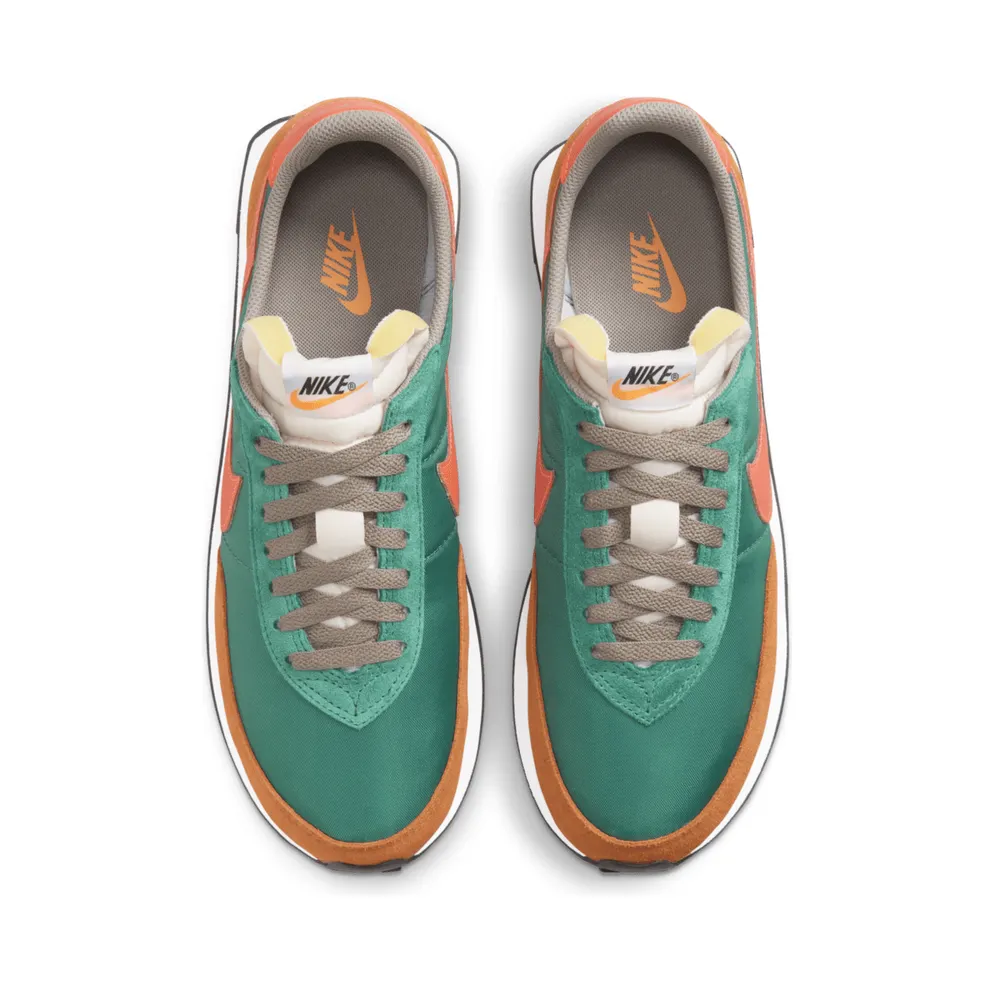 Nike Waffle Trainer 2 SP “Green Noise / Sport Spice / Moon Fossil / Bright Crimson” (DC2646-300)