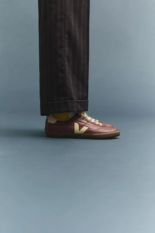 VEJA with hagedissenhuid-effect – Red (FU0221393)