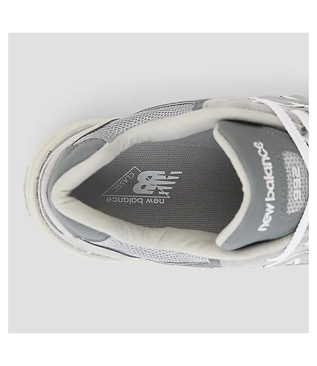 New Balance 992 “Grey Silver Metallic”: Made in USA-reus met glans (4)