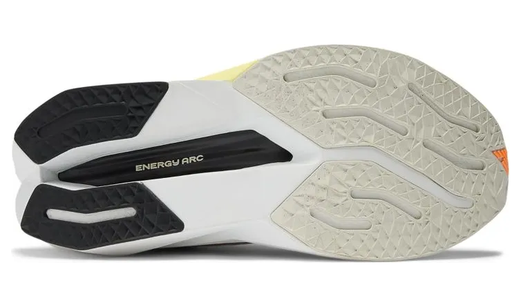 new-balance-fuelcell-supercomp MRCXCA4