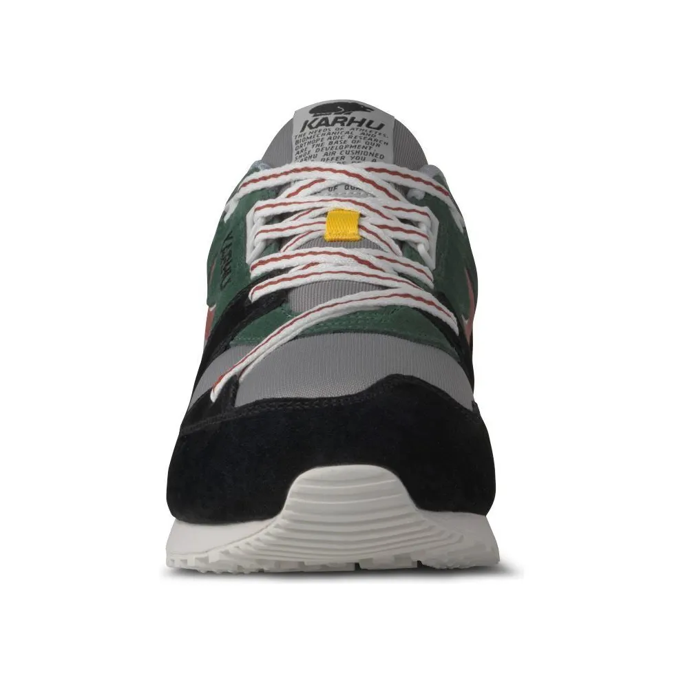 Karhu Synchron Classic Jet Black / Hot Sauce (F802666)