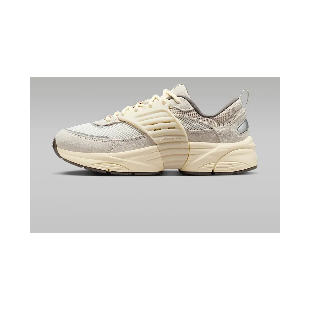 Jordan Trunner O/S “Light Orewood Brown” (IB3722-101)