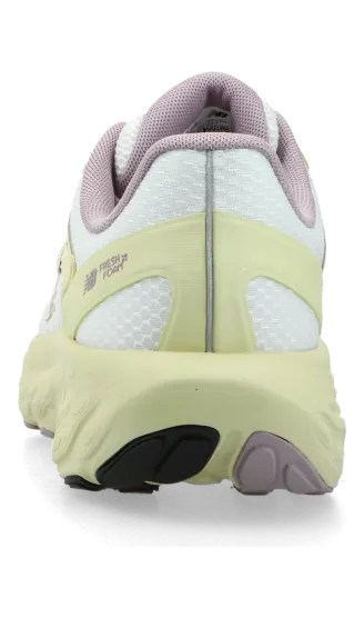 new-balance-sneaker UTRNQB