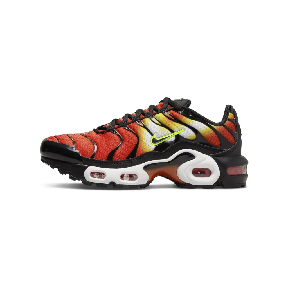 Nike Air Max Plus Older Kids’ Orange (DR8675-800)
