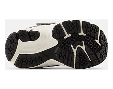 new-balance-sneaker IV2002ST