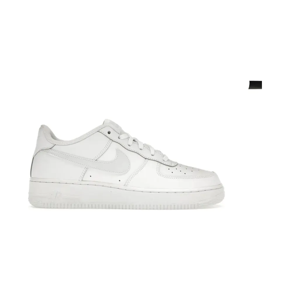 Nike Air Force 1 Older Kids’ White (CT3839-106)
