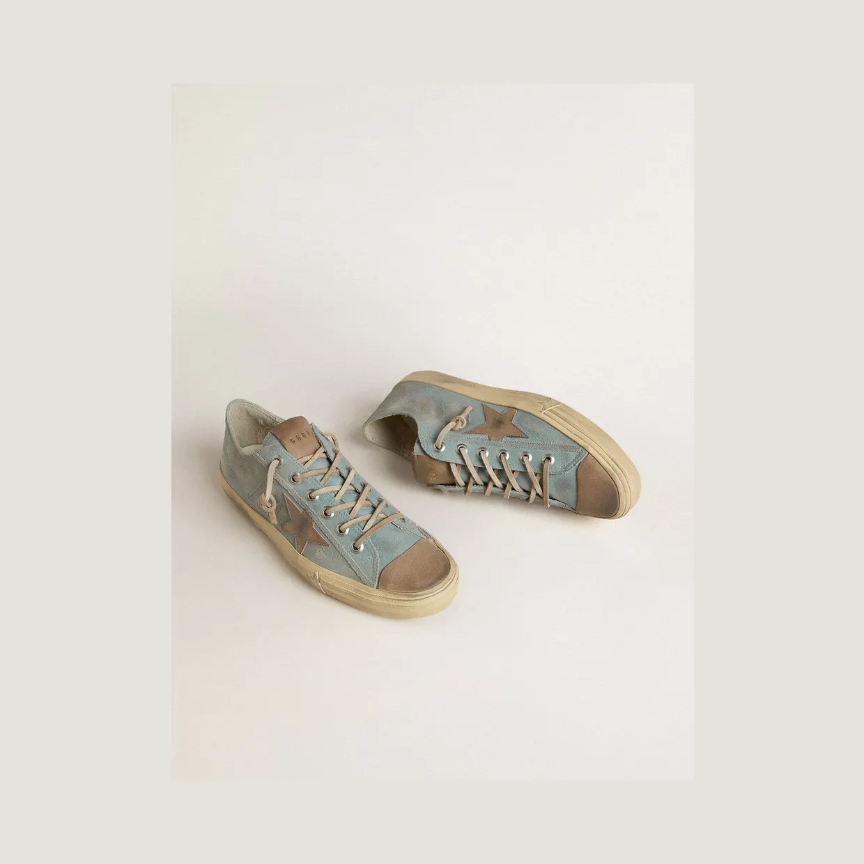Golden Goose V-Star In Light Blue Canvas With Dove-Gray Leather Star (GMF00129.F007500.50934) (2)