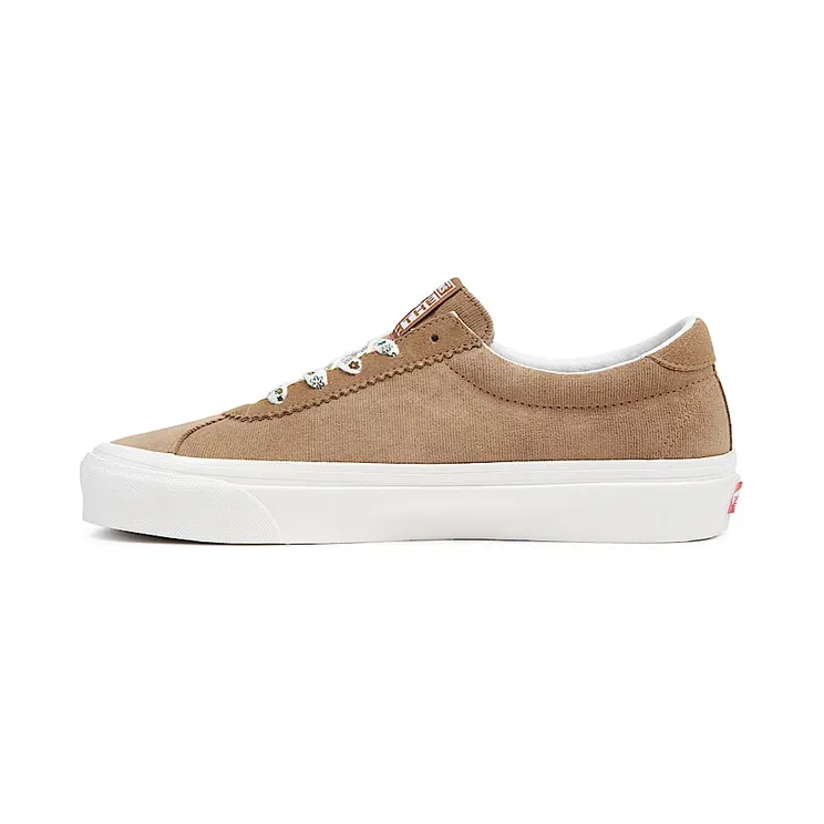 vans-style VN0A7Q5ABRO