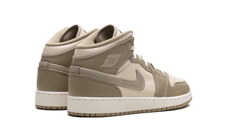 Air Jordan 1 Mid GS “Legend Brown” (HF4781-203)