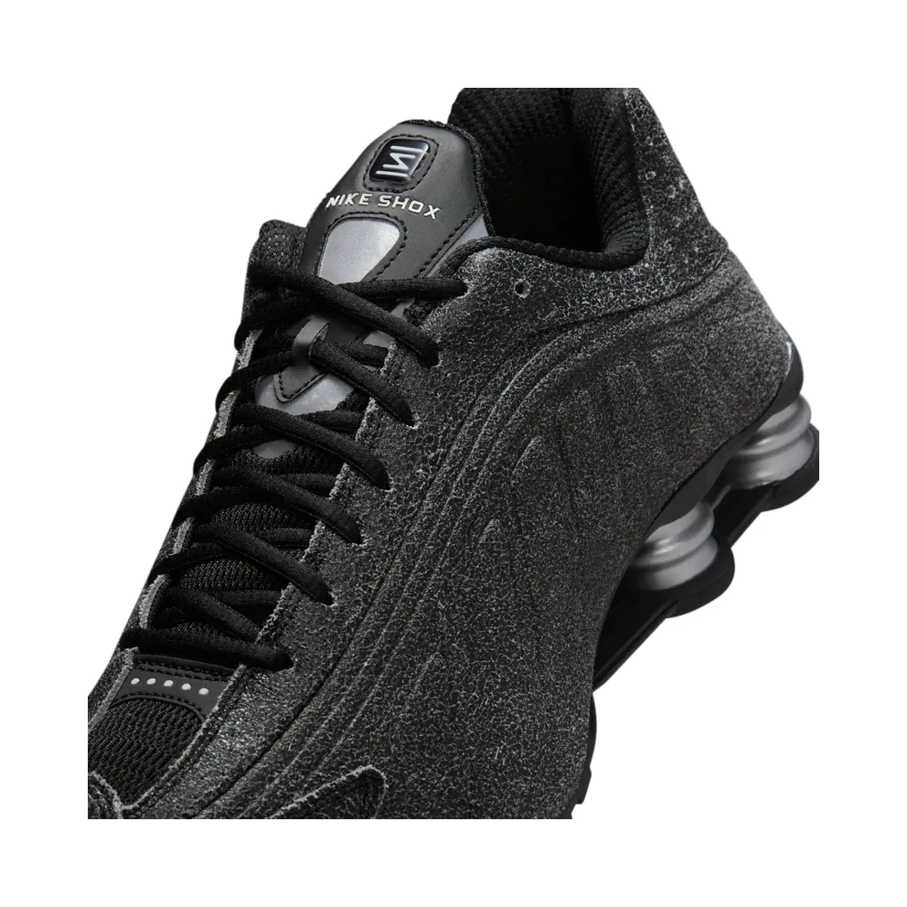 Nike Shox R4 “Distressed Leather – Black” (IO4544-002)