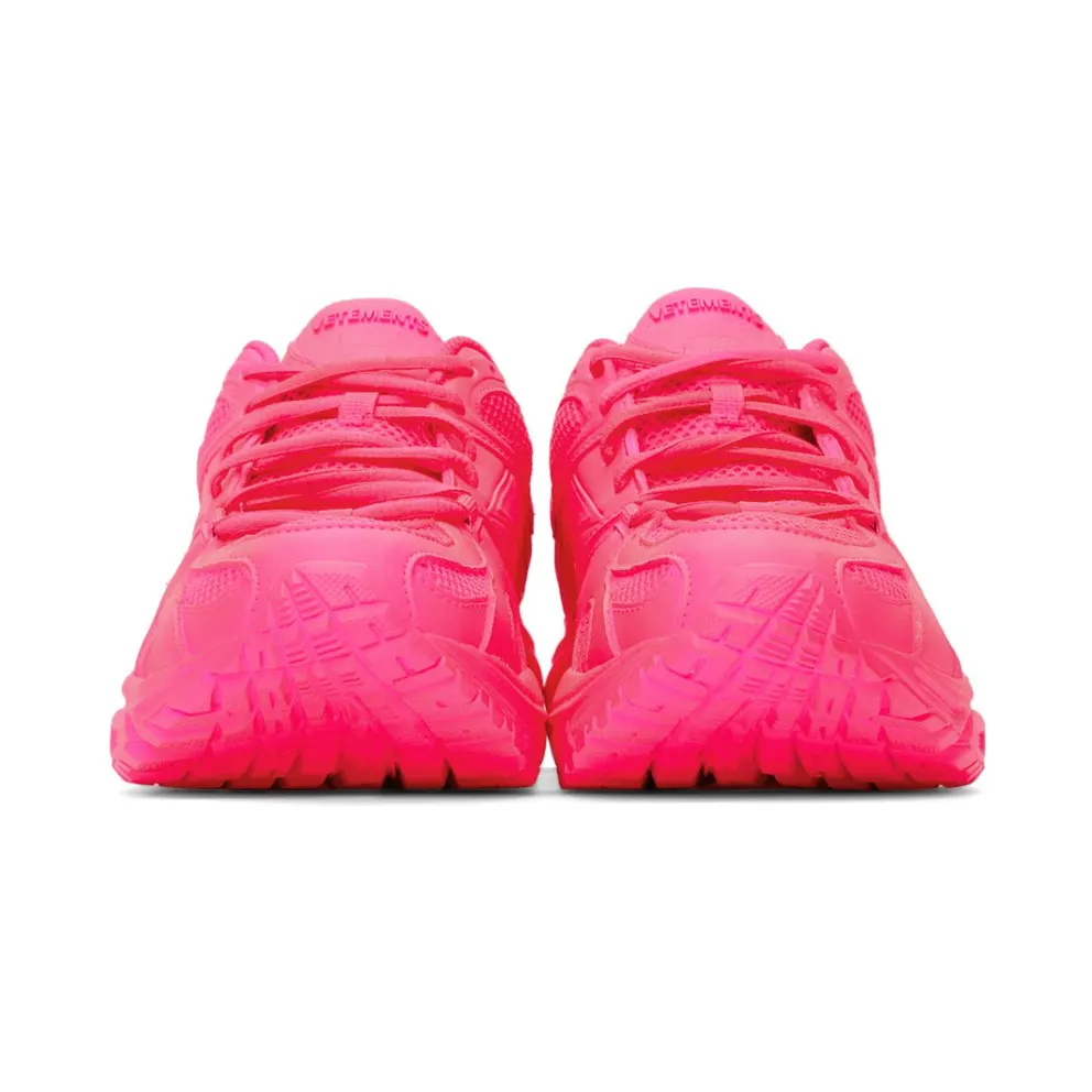 VETEMENTS Pink Reebok Edition Spike Runner 200 NEON PINK (UE51SN100P)
