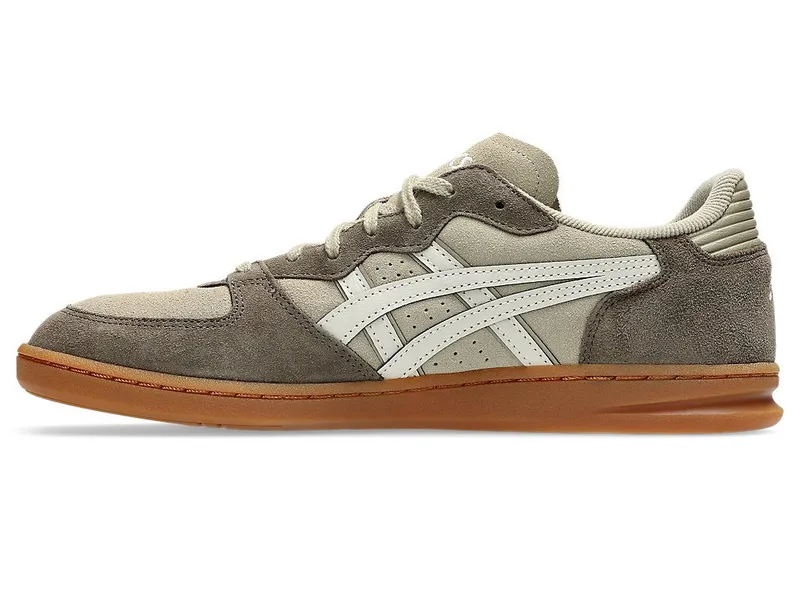 ASICS SKYHAND OG “Driftwood / Smoke Grey” (1203A452-203)
