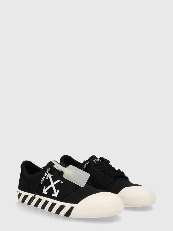 Off-White Vulcanized Low-Top Canvas with Contrast Arrow Logo Black (M2APC9F0011001)