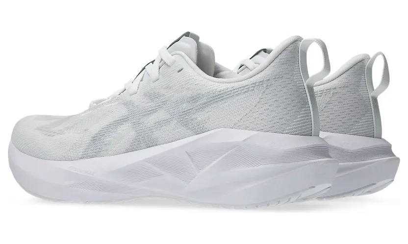 asics-novablast 1012B765-100