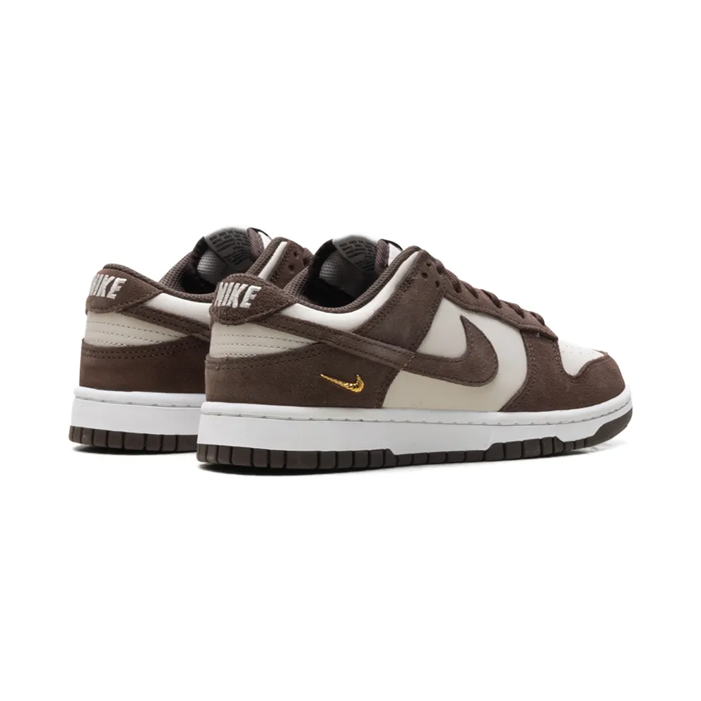 Nike Dunk Low Suede “Light Orewood Brown / Baroque Brown / White” (IO4244-102)