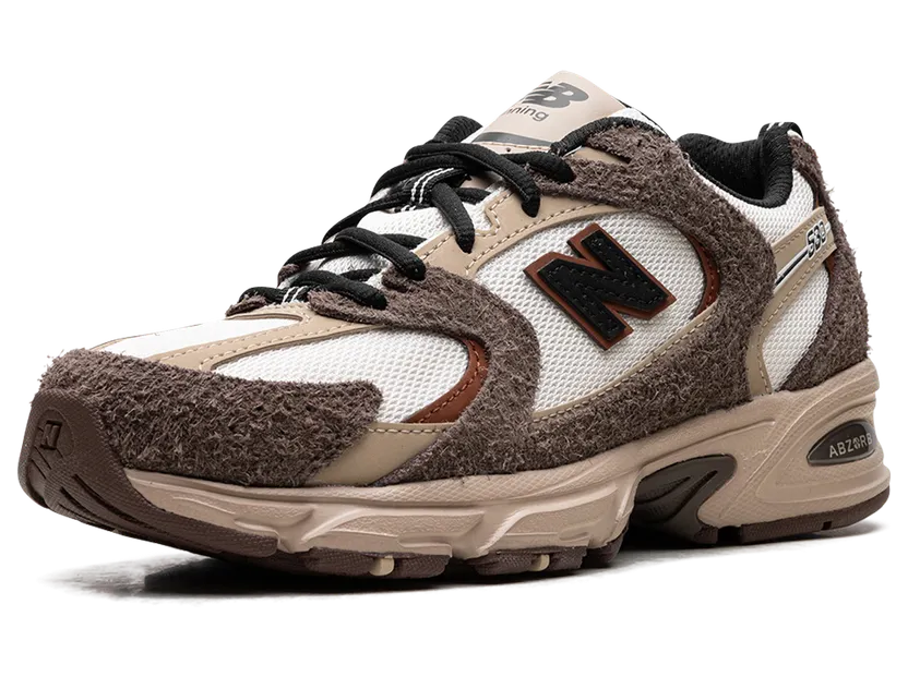 New Balance 530 “Brown Tan”: rustig van een afstand, ruig van dichtbij (3)