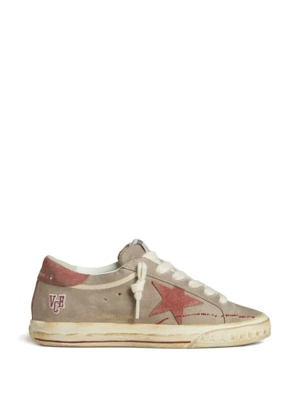 Golden Goose Super-Star LTD Sneakers aus grauem Wildleder mit rotem gewachstem Wildlederstern und Fersenlasche – Nude (GWF00758F007995)