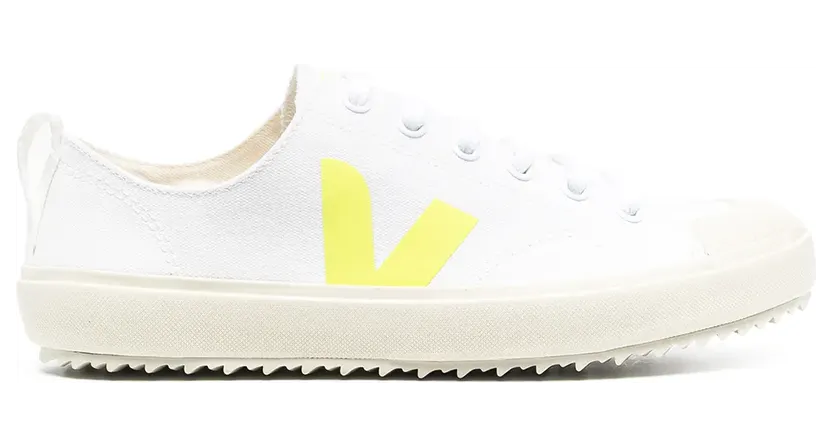 VEJA mit seitlichem Logo – White (NA012282A)