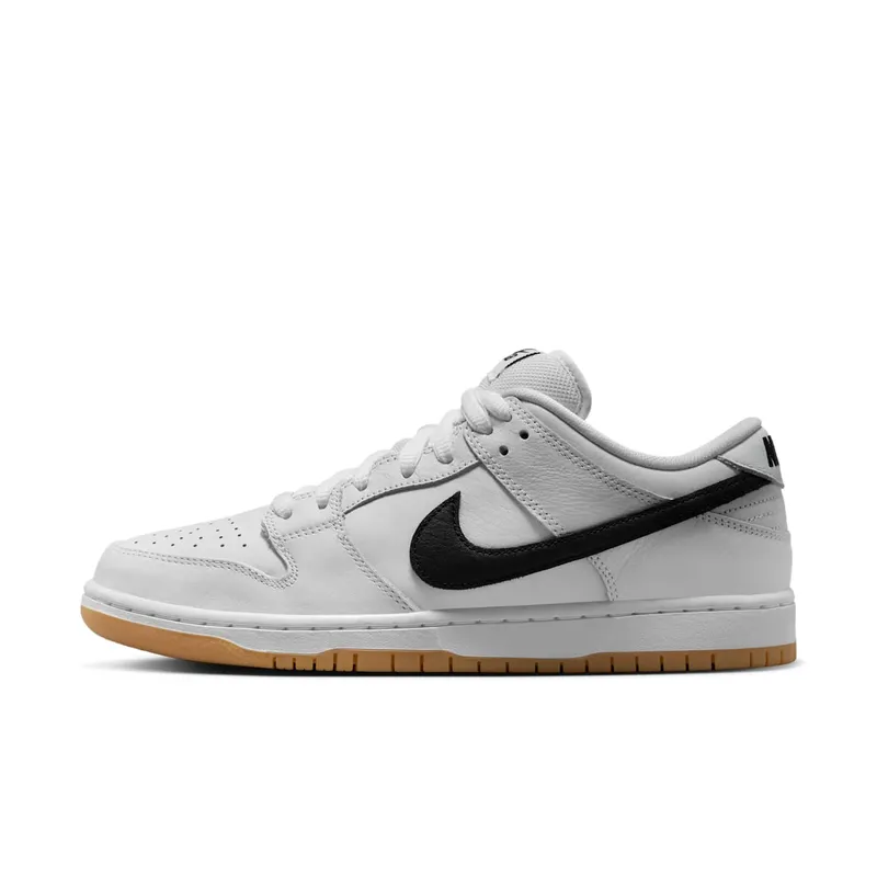 Nike SB Dunk Low Pro “White Gum” (CD2563-101): een saaie witte skateschoen die je nu het dubbele kan kosten