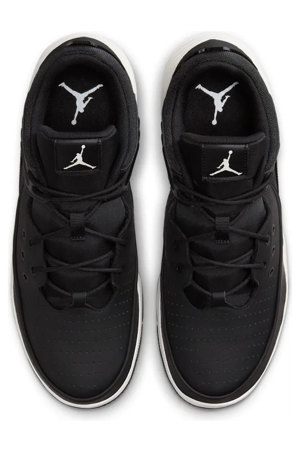 air-jordan-max-aura DZ4353-010
