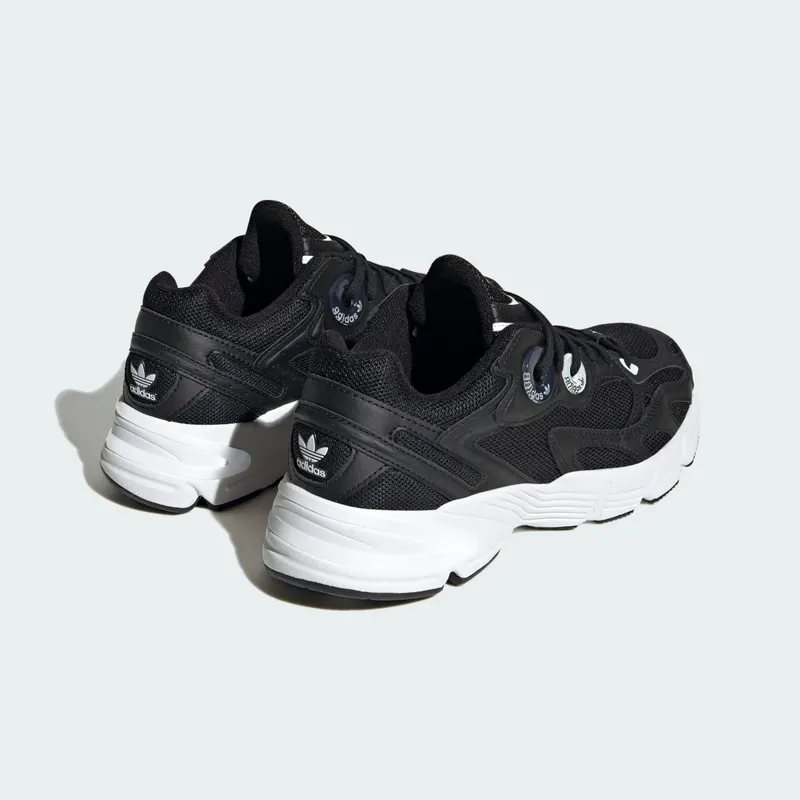 adidas Astir Core Black / Core Black / Cloud White (IE9886)