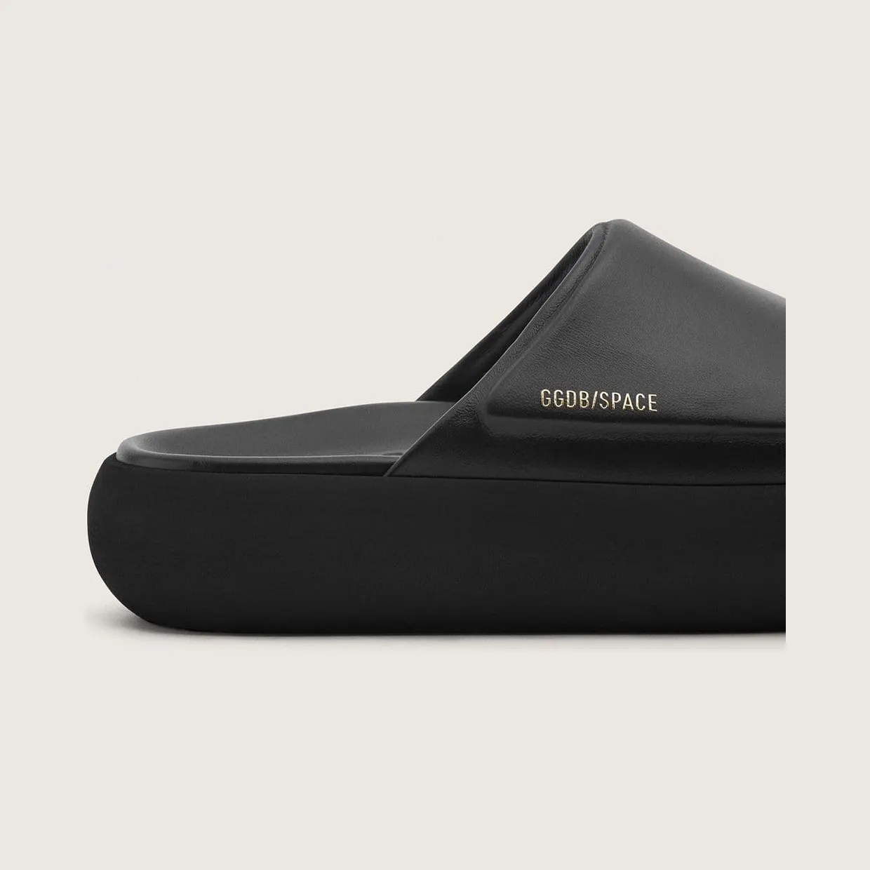 Golden Goose Space-Star Slip-Ons In Black Leather (GWF00567.F007813.90100) (4)