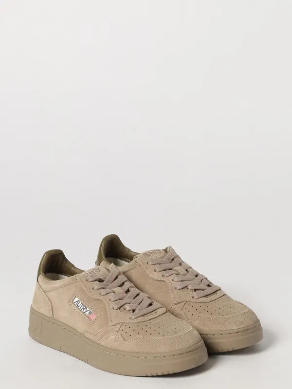 Autry Medalist Low Sneakers for in Leather and Suede with a Bicolor Design Beige (AULWOH03)