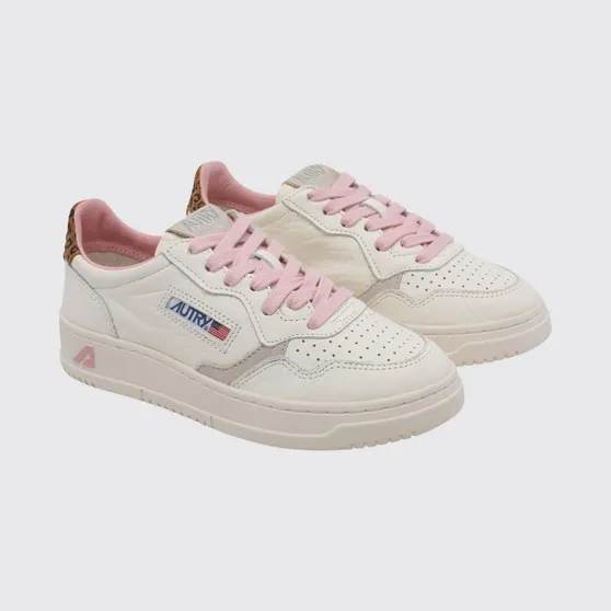 Autry Medalist Low Bicolor Leather Sneakers with Perforated Toe White (AULWNZ01)