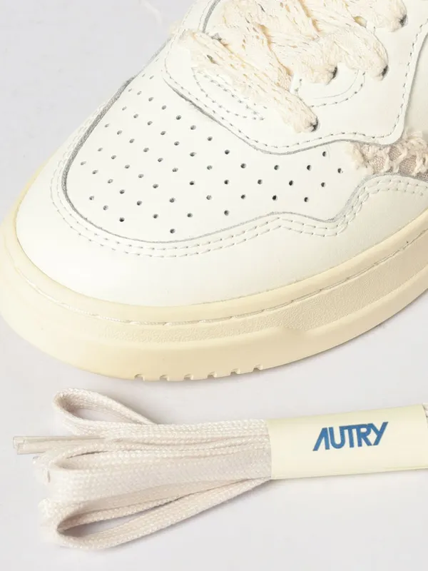Autry Medalist Low Leather Sneakers with Lace Details Black (AULWMJ01) (3)