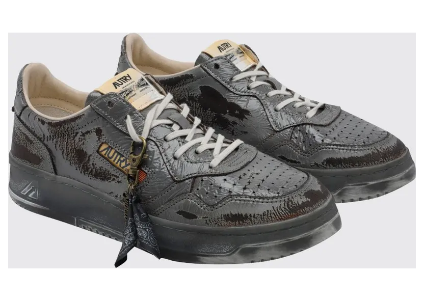 Autry Medalist Low Super Vintage Patent Leather Sneakers with Worn Effect Grey (AVLMTW02)