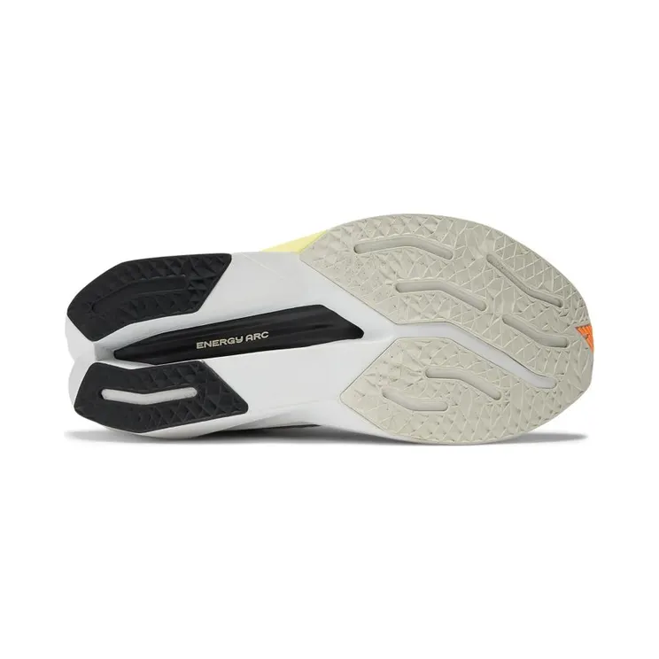 new-balance-fuelcell-supercomp MRCXCA4