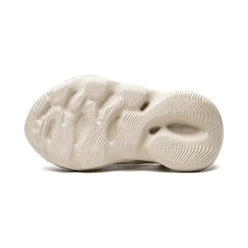 Yeezy Foam Rnnr “Sand” (GW7231)