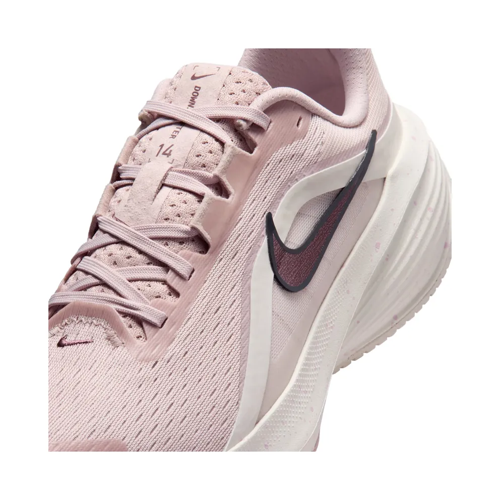 Nike Downshifter 14 SE Road “Silt Red / Particle Rose / Phantom / Tattoo” (IR1524-600)