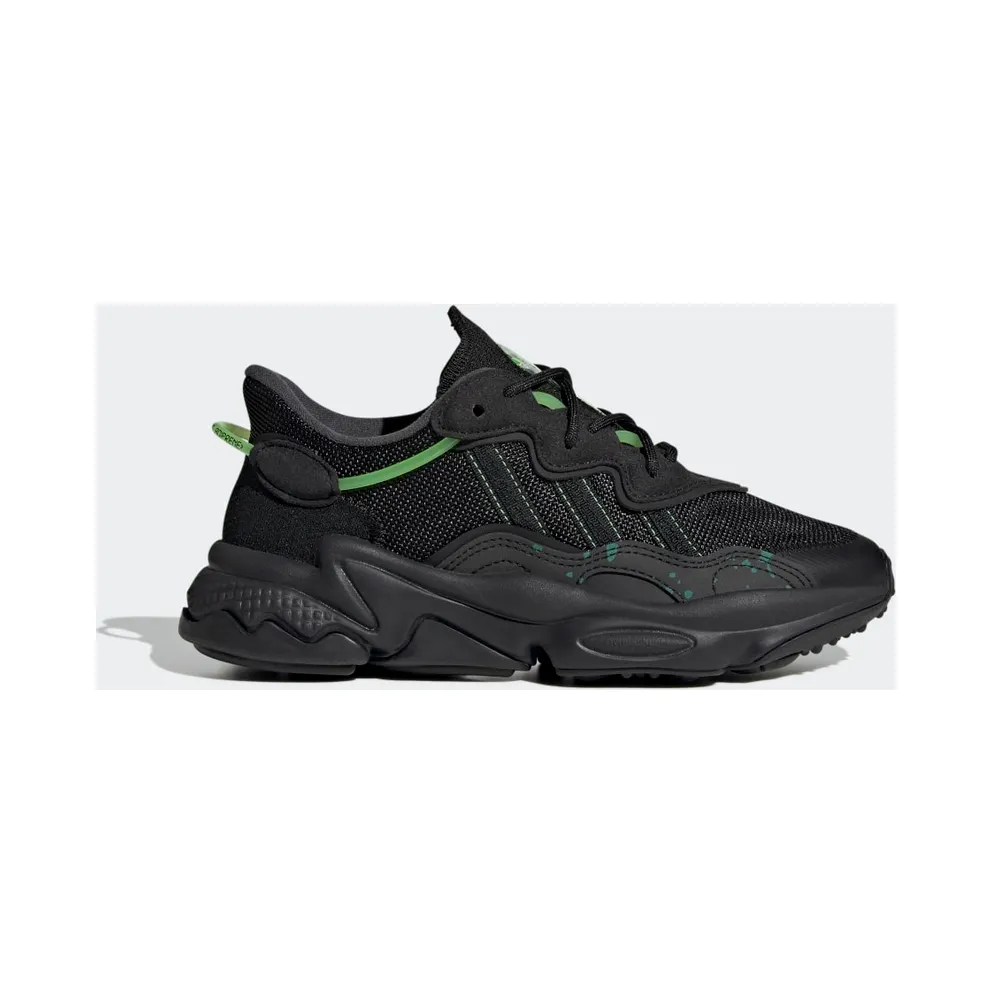 adidas OZWEEGO Schuh Core Black / Core Black / Solar Green (HQ1637)