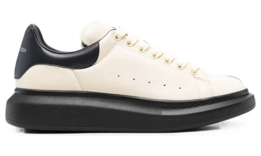 Alexander McQueen Sneakers mit Schnürung – Nude (869978WIAKL)