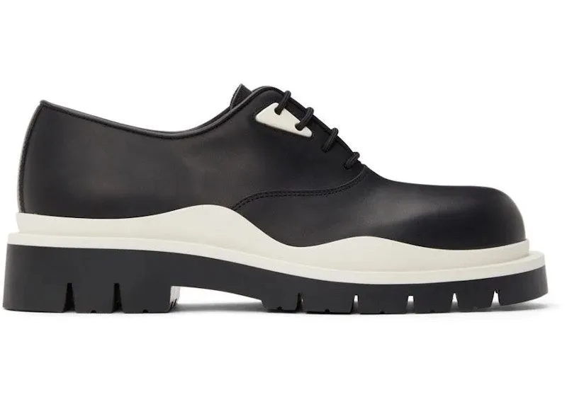 Bottega Veneta Tire Lace Up Leather Shoe Black Ivory (667073VBS501359)