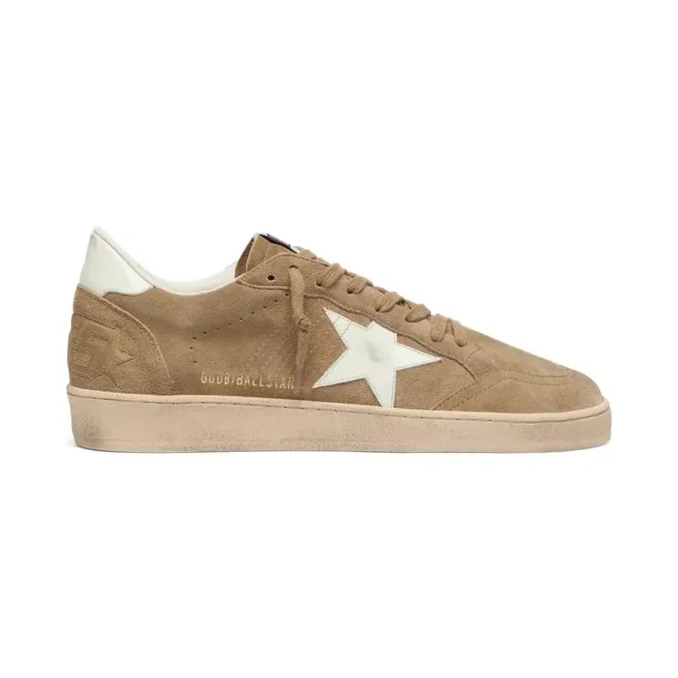 Golden Goose Ball Star aus braunem Wildleder mit weißem Lederstern Nude (GMF00117F008932)