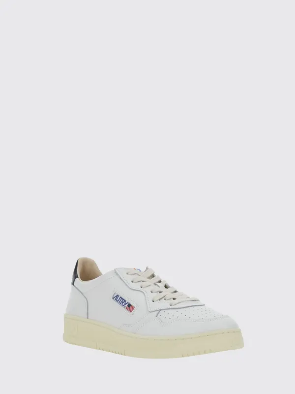 Autry Medalist Low Trainers in Smooth Calfskin with Perforated Toe Black (AULMBG02)