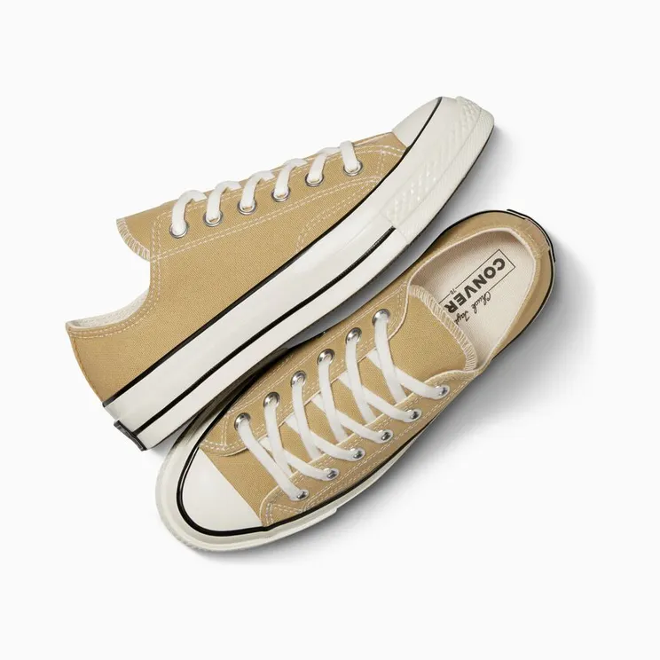converse-chuck-taylor-all-star A04593C