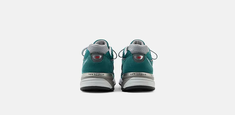 New Balance 990v4 (U990OV4)