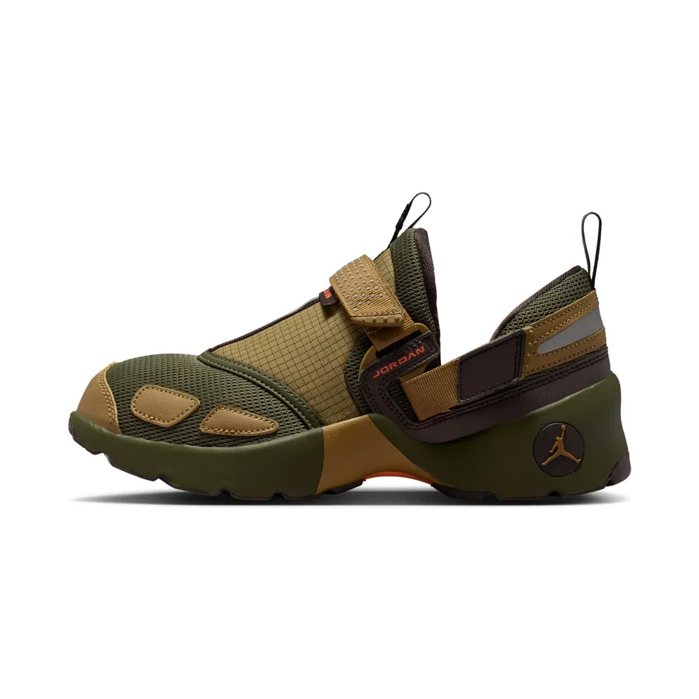 Air Jordan Trunner Bruin (IO4190-300)