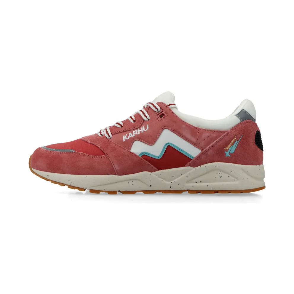 Karhu Aria Light Mahogany / White